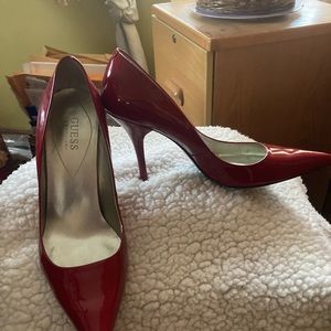 Used like new beautiful Guess red stilettos pumps!